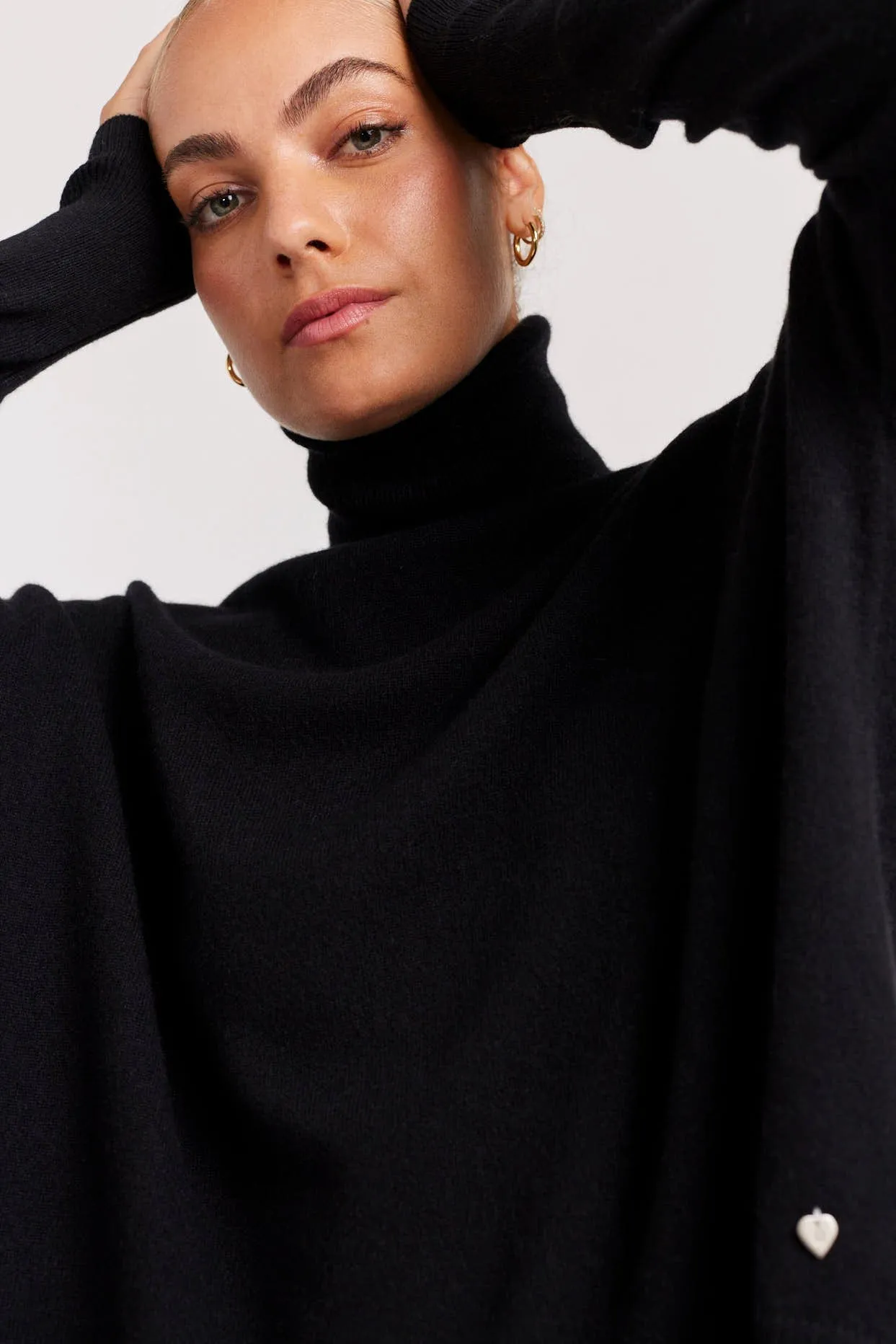 A Polo Bay Cashmere Sweater in Black