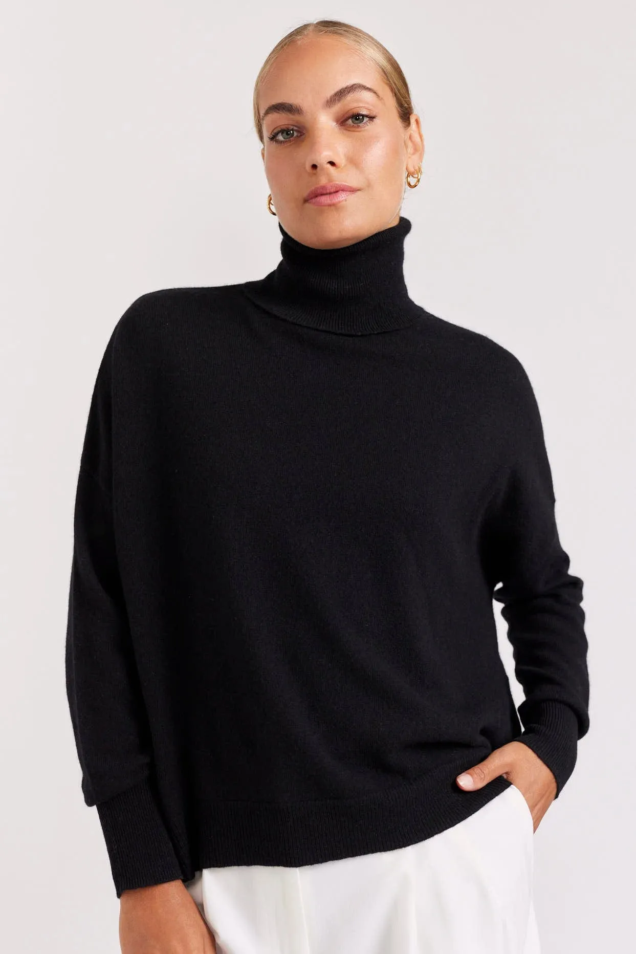 A Polo Bay Cashmere Sweater in Black
