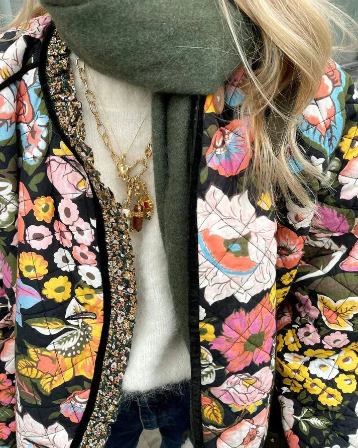 Andella - Elegant kledingstuk met vintage bloemenprint en losse jas