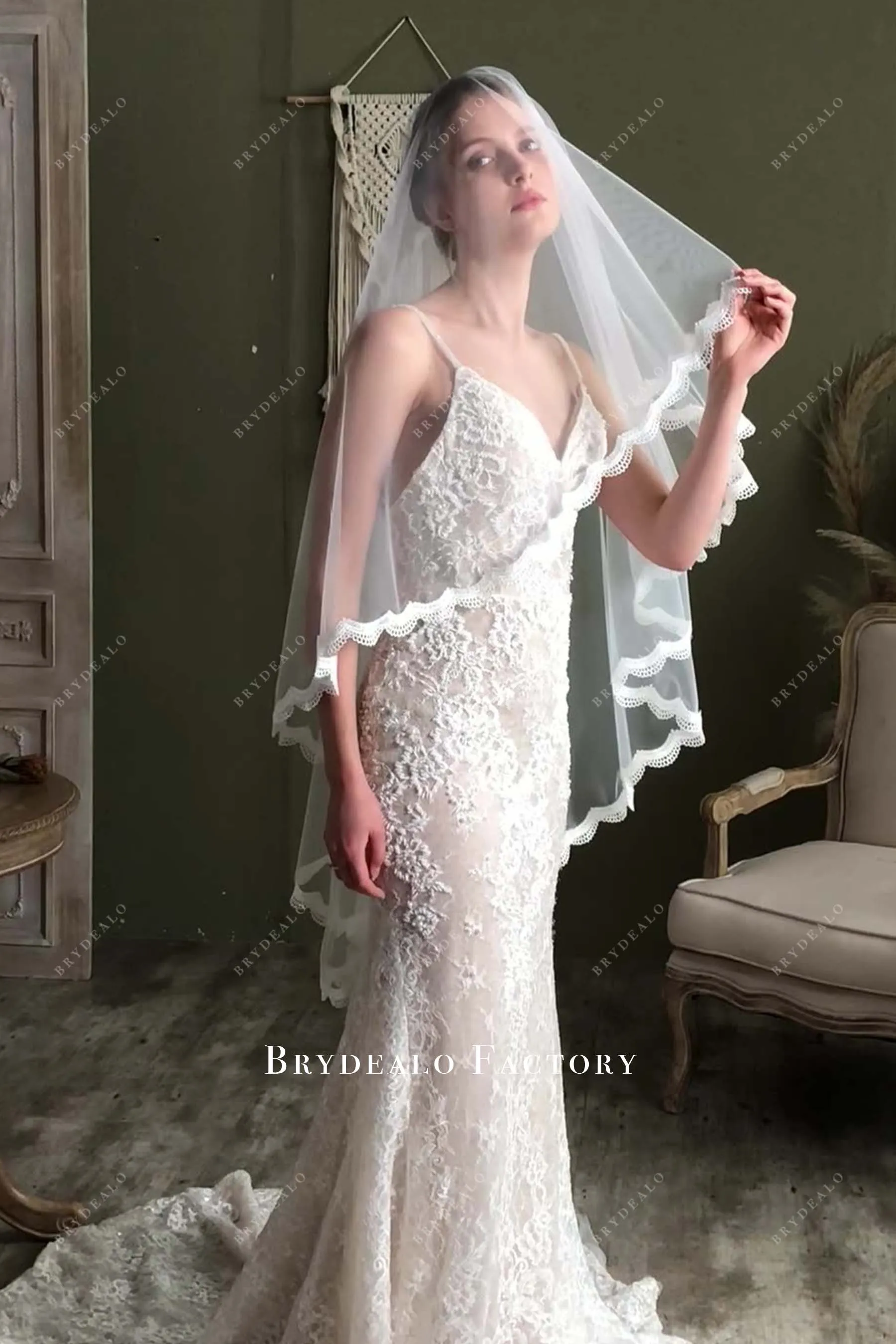 Elegant Light Ivory Fingertip Full Lace Edge Bridal Veil