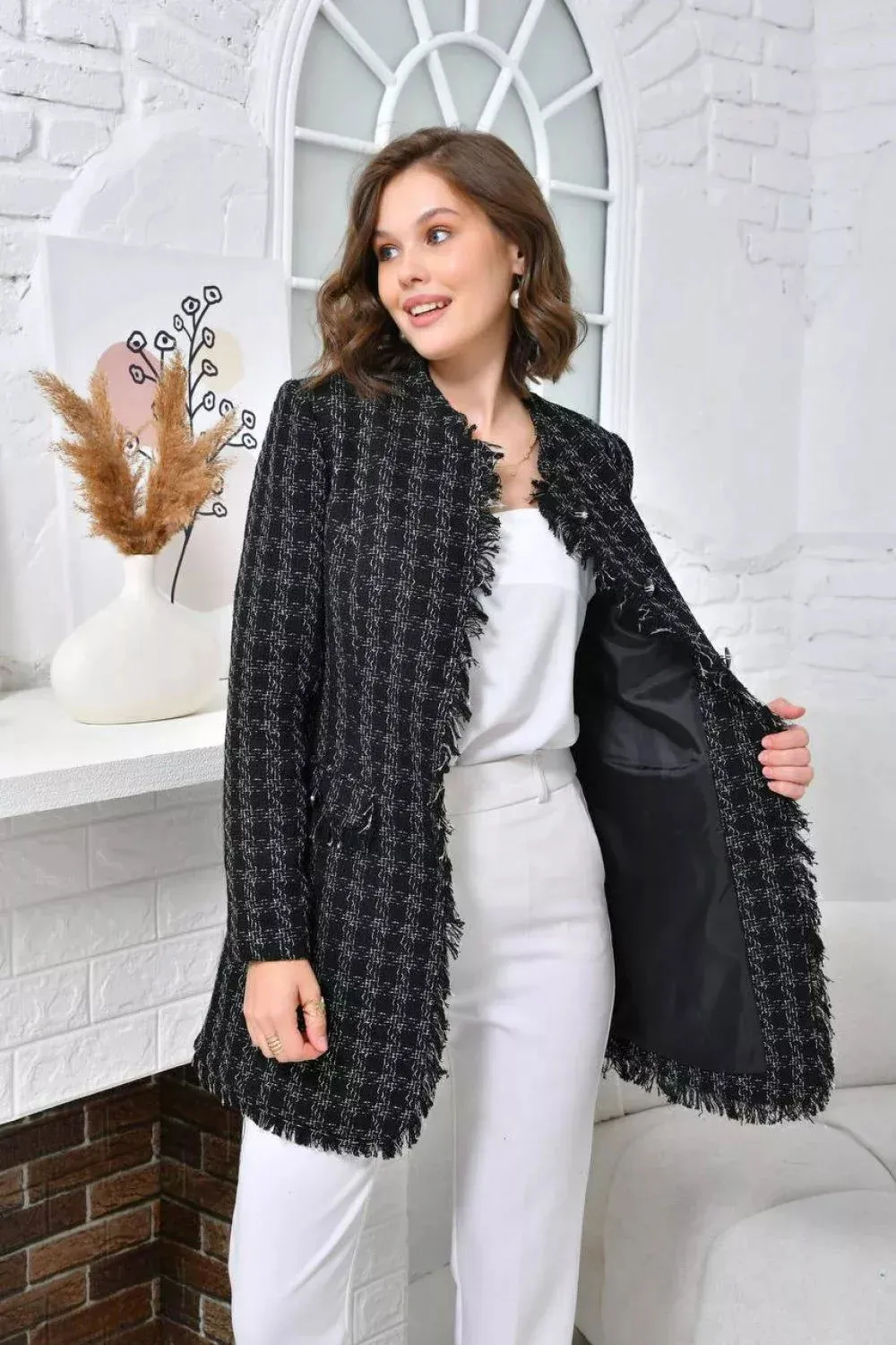 Elegant Women's Jacket with Glitter and 5 Buttons SCB-130