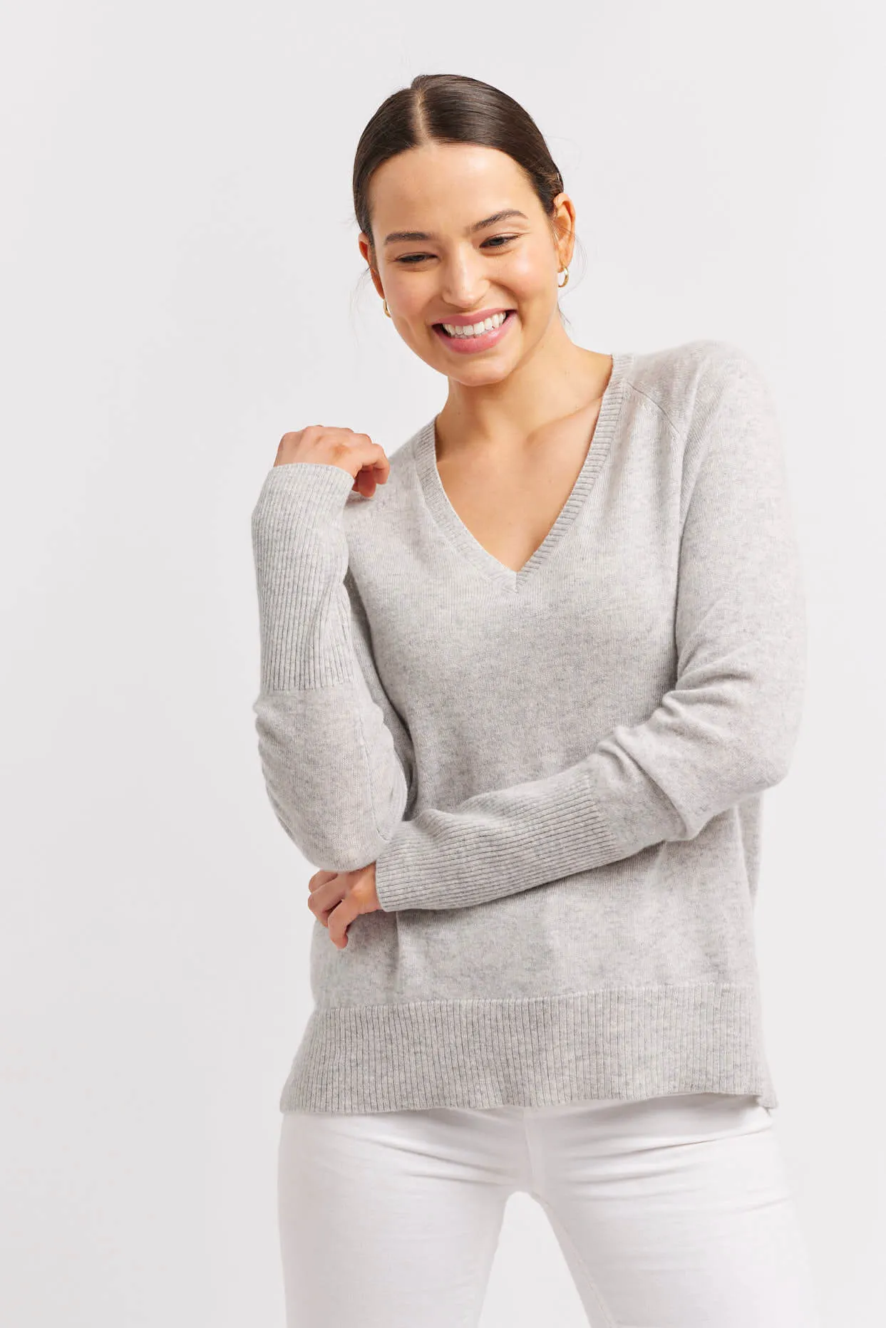 Fifi V Cashmere Sweater in Fly Ash