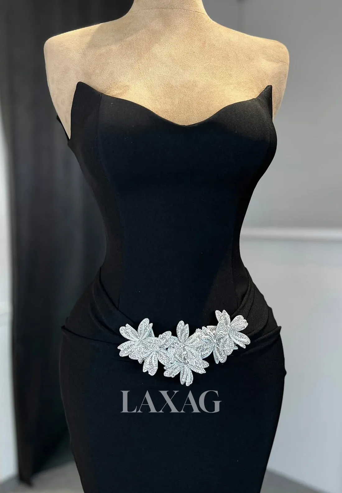 Off-Shoulder V-Neck Sleeveless Satin Formal Gowns Beaded Pleated Mermaid Prom Dress with Sweep Train